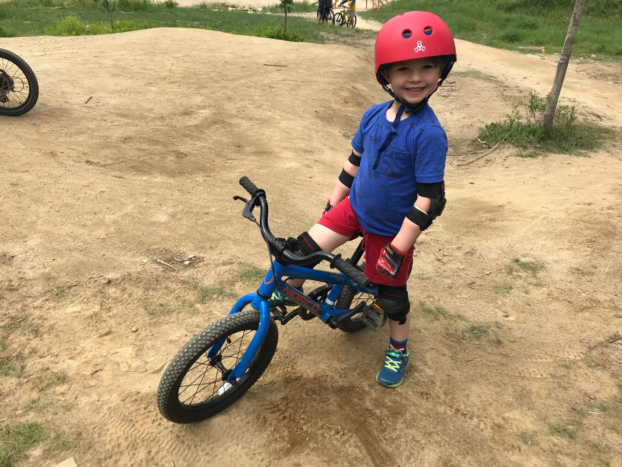 Vélo de montagne pour enfants avec roues auxiliaires, taille: 18